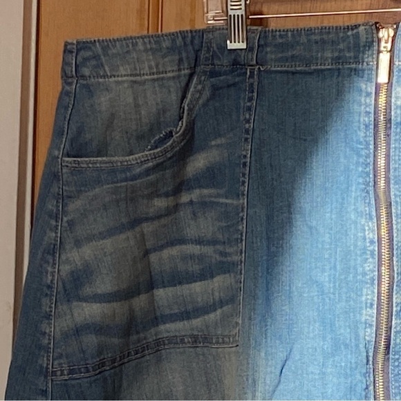 Lane Bryant Zip Front Raw Hem Distressed Denim Jean A-Line Skirt Size 28 - Picture 4 of 16